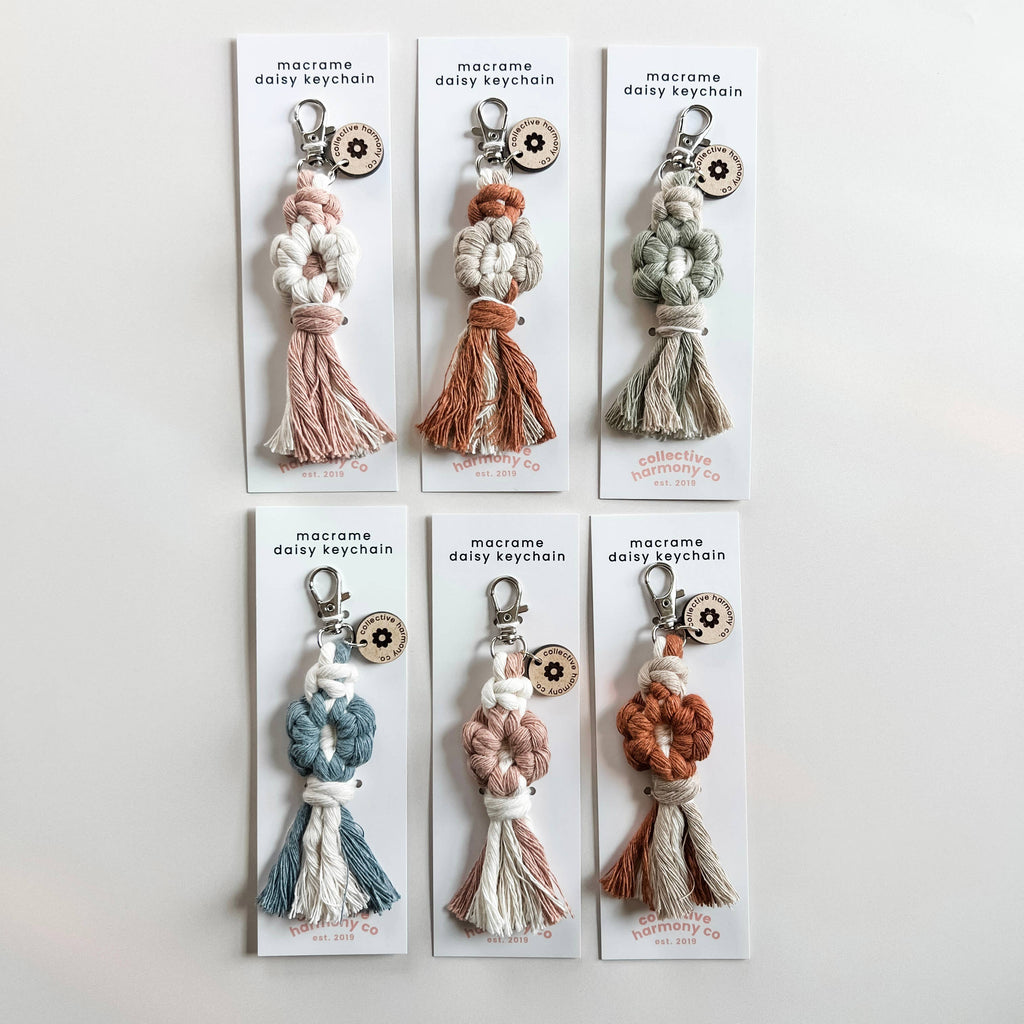 Daisy keychain | macrame keychain | flower keychain