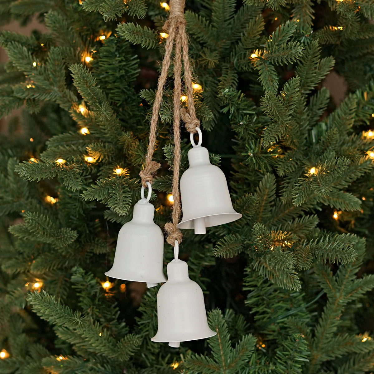 15inL White Cottage Bell Cluster- 3pcs 4Lx2.5D