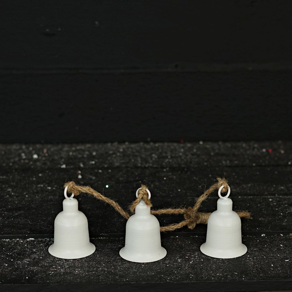15inL White Cottage Bell Cluster- 3pcs 4Lx2.5D
