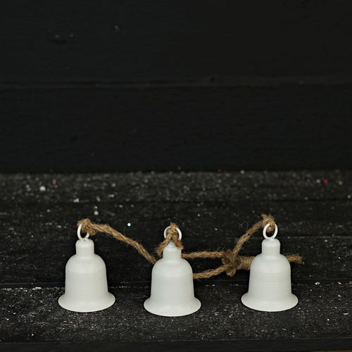 15inL White Cottage Bell Cluster- 3pcs 4Lx2.5D