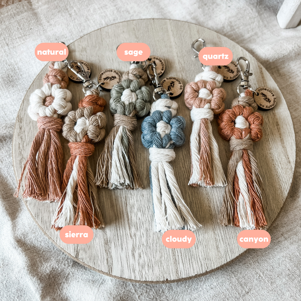 Daisy keychain | macrame keychain | flower keychain