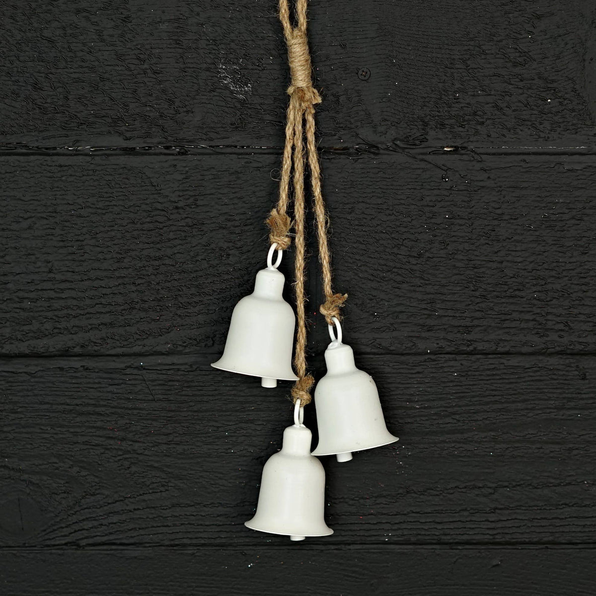 15inL White Cottage Bell Cluster- 3pcs 4Lx2.5D