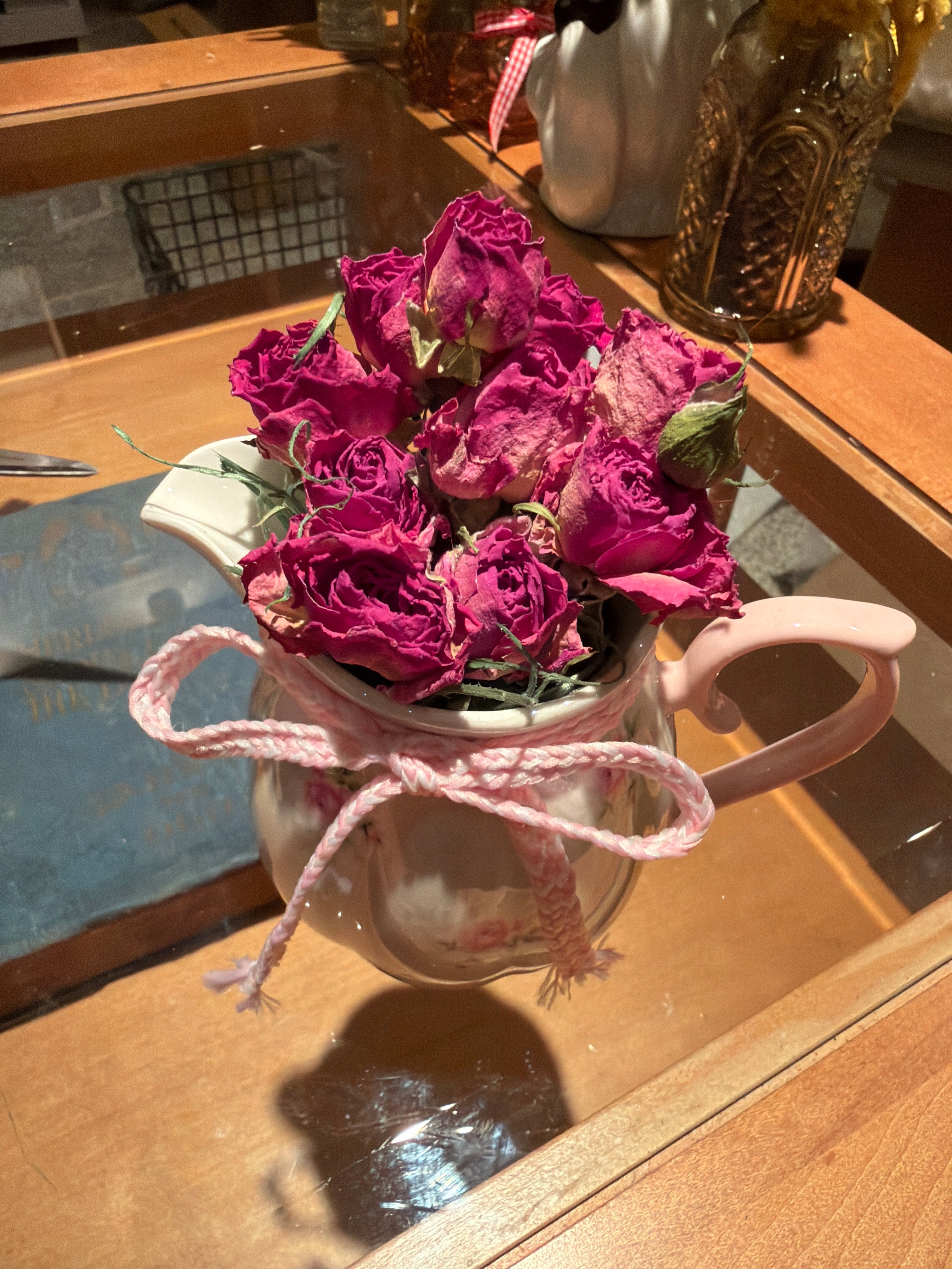 Vintage-Style Pink Rose Arrangement in Floral Creamer