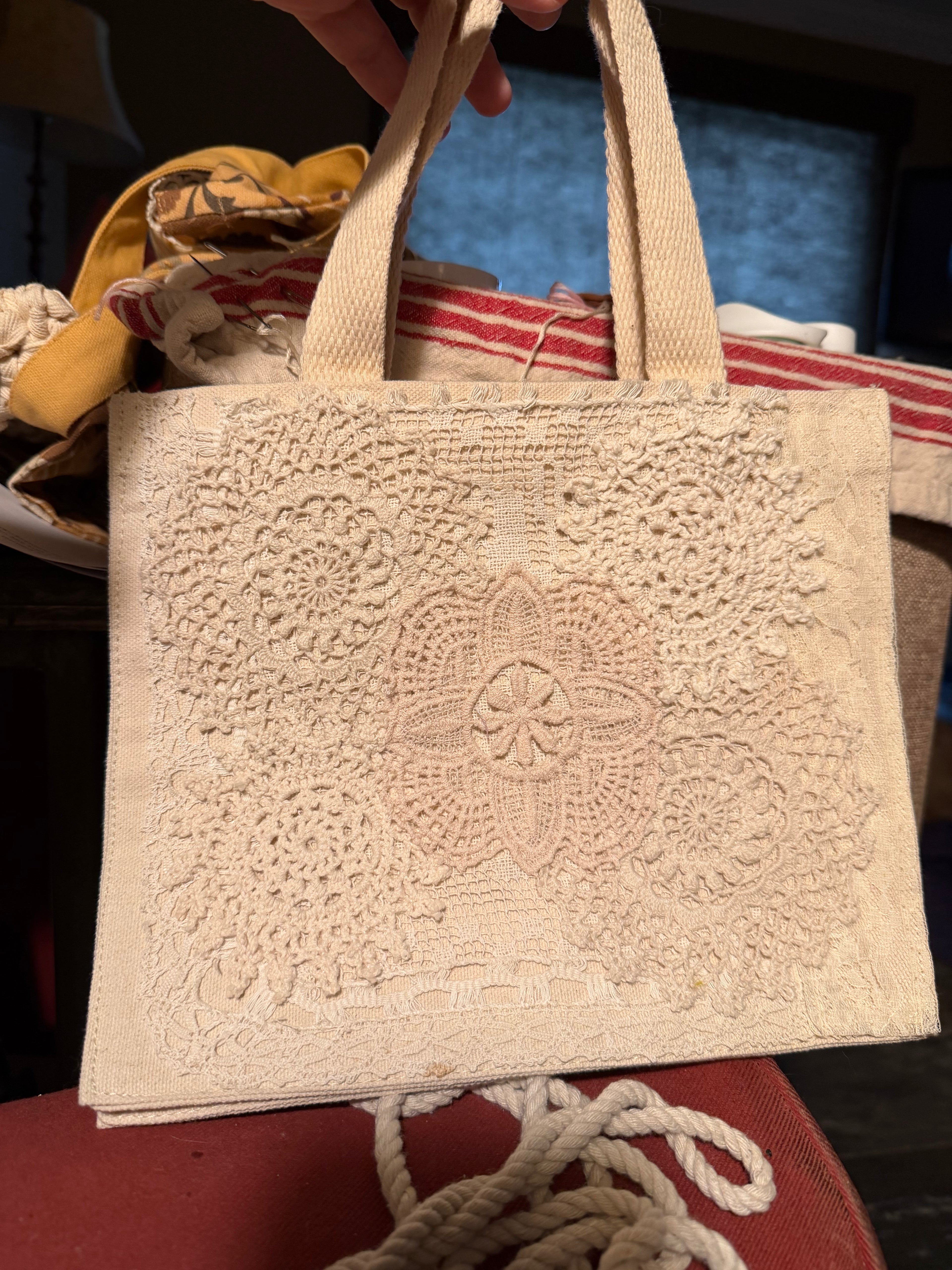 Medium tote bag with doilies