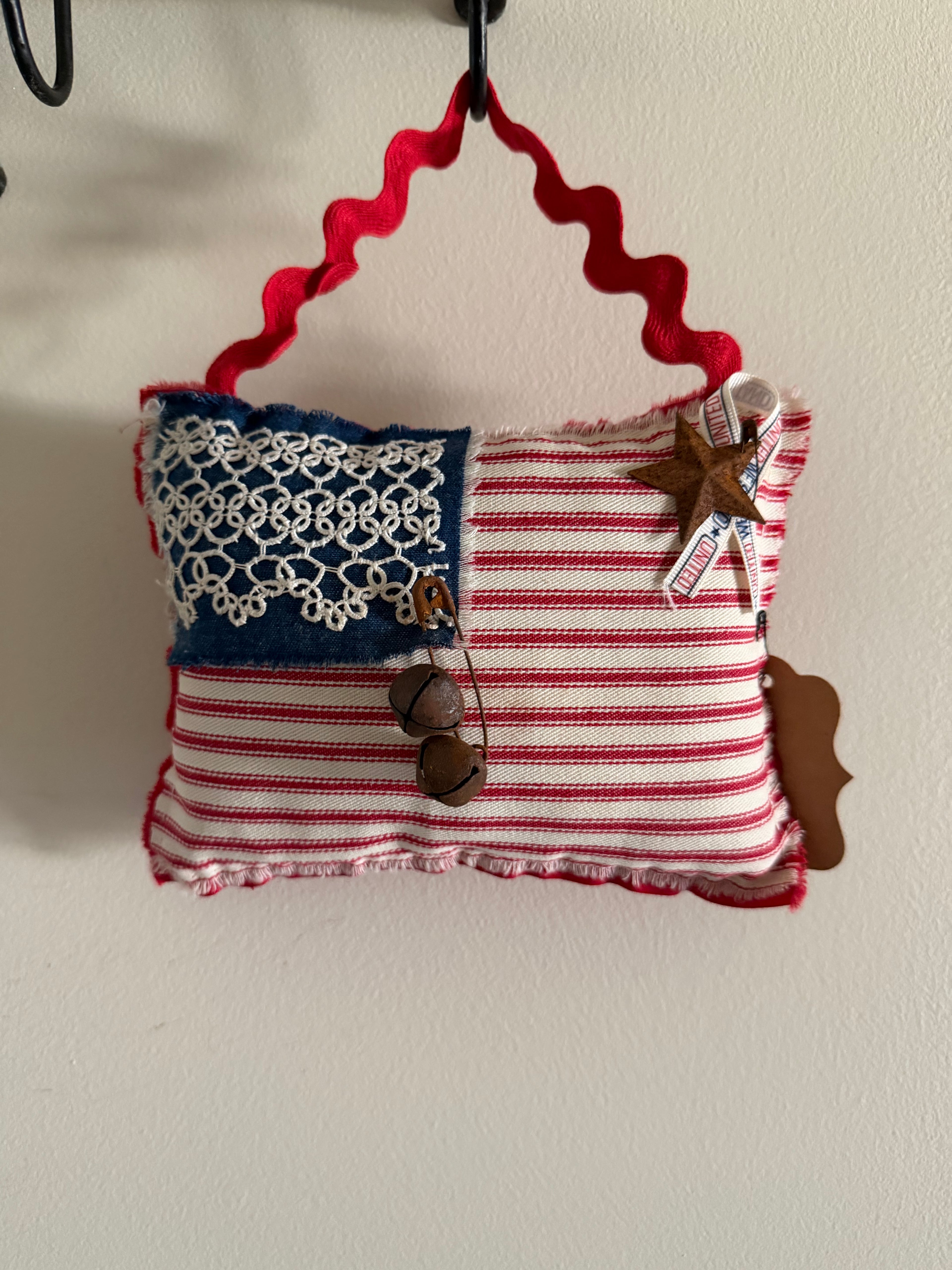 Handmade Primitive Patriotic Mini Pillow Hanger – Americana Flag Tater Cushion - red hanger