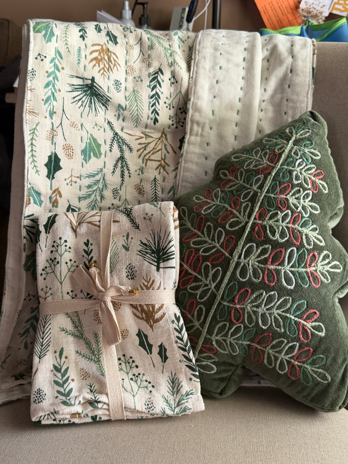 Botanical print Table Runner