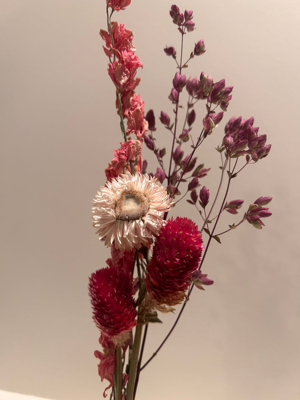 Flower arrangement with Dried Flowers - White distressed vase