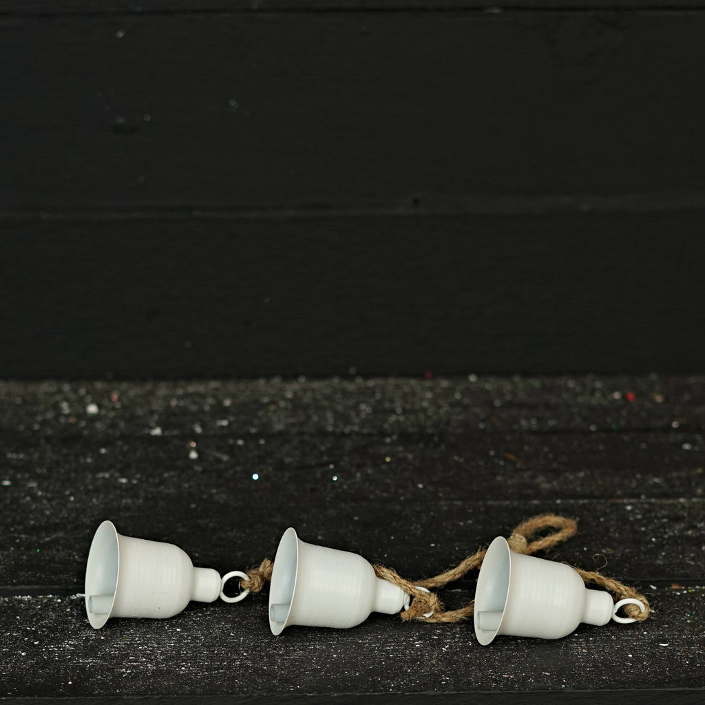 15inL White Cottage Bell Cluster- 3pcs 4Lx2.5D