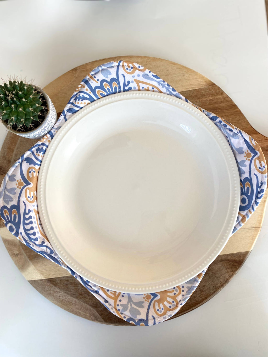 Hot Dish Cozy For plates Gold and Blue